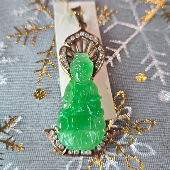 Goddess of Compassion Jade Pendant – 18K Gold & Diamond Accent - Picture 8 of 11